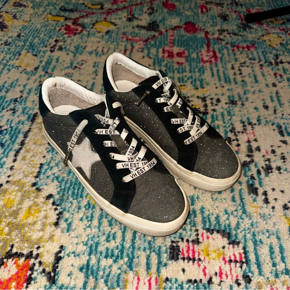 Vintage Havana Black and Gray Star Sneakers